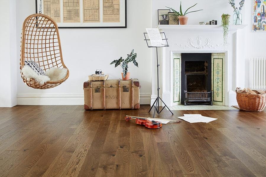 Engineered_European_Rustic_Oak_Flooring_14mm_x_180mm_Marron_Lacquered_03