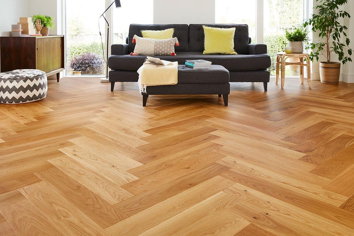 Click_Herringbone_Engineered_European_Select_Oak_Flooring_14mm_x_130mm_Caramel_Lacquered