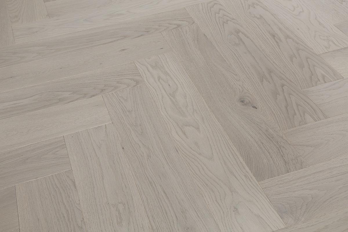 Marzipan Lacquered Oak 725 x 130 x 14mm - Image 6