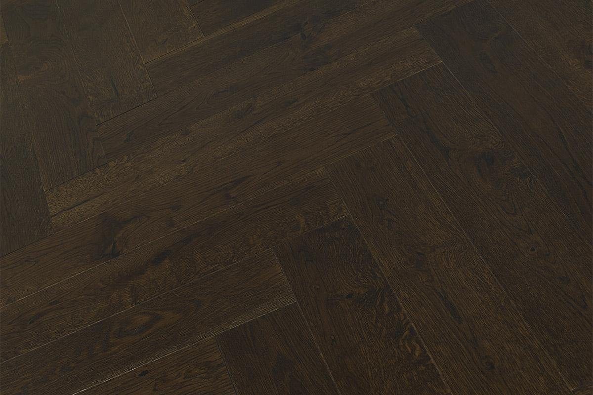 Marsala Lacquered Oak 725 x 130 x 14mm - Image 4