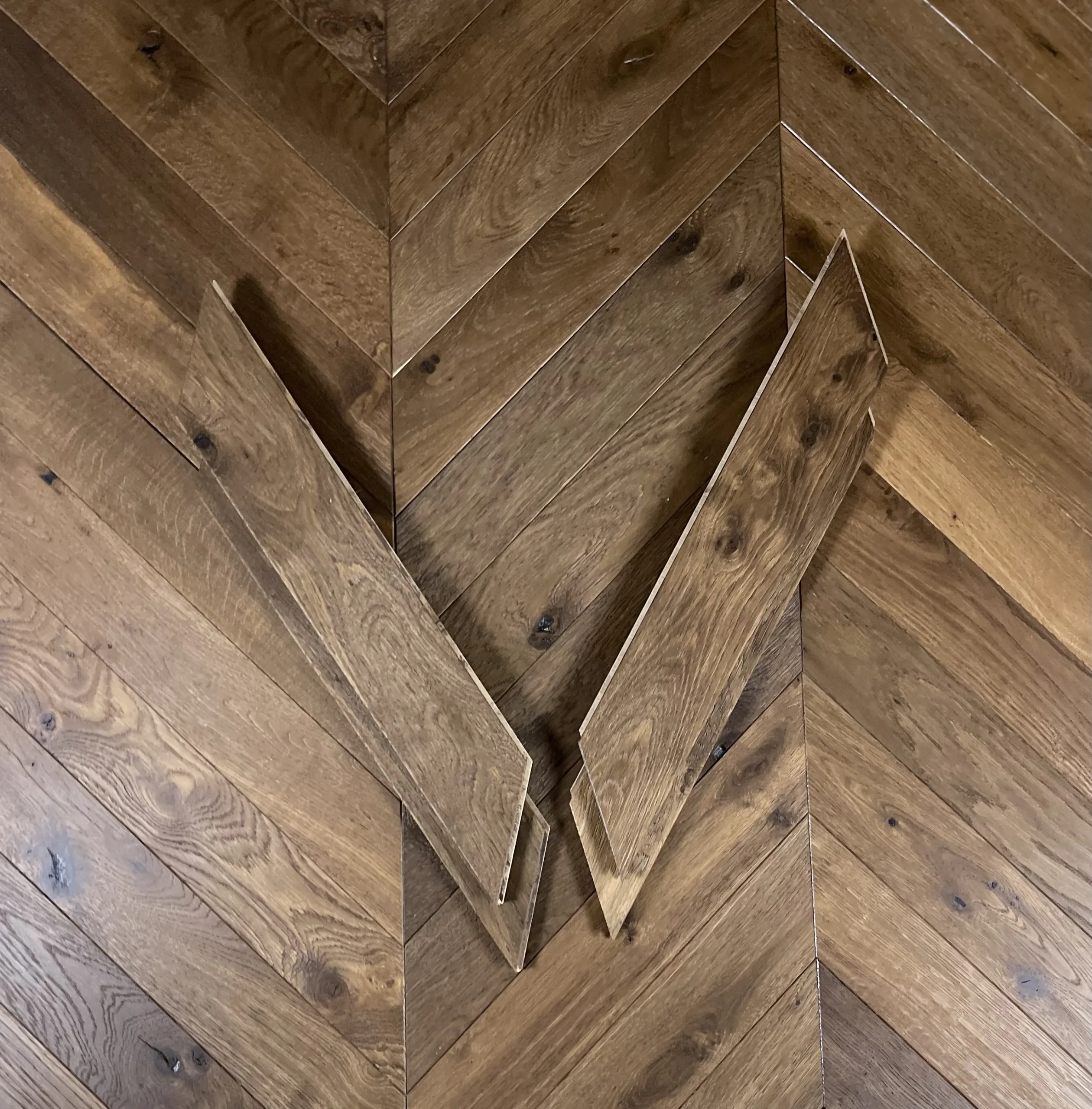 Engineered Oak Chevron Flooring 510 x 92 x 16mm Smoked Brushed and Oiled - Image 3